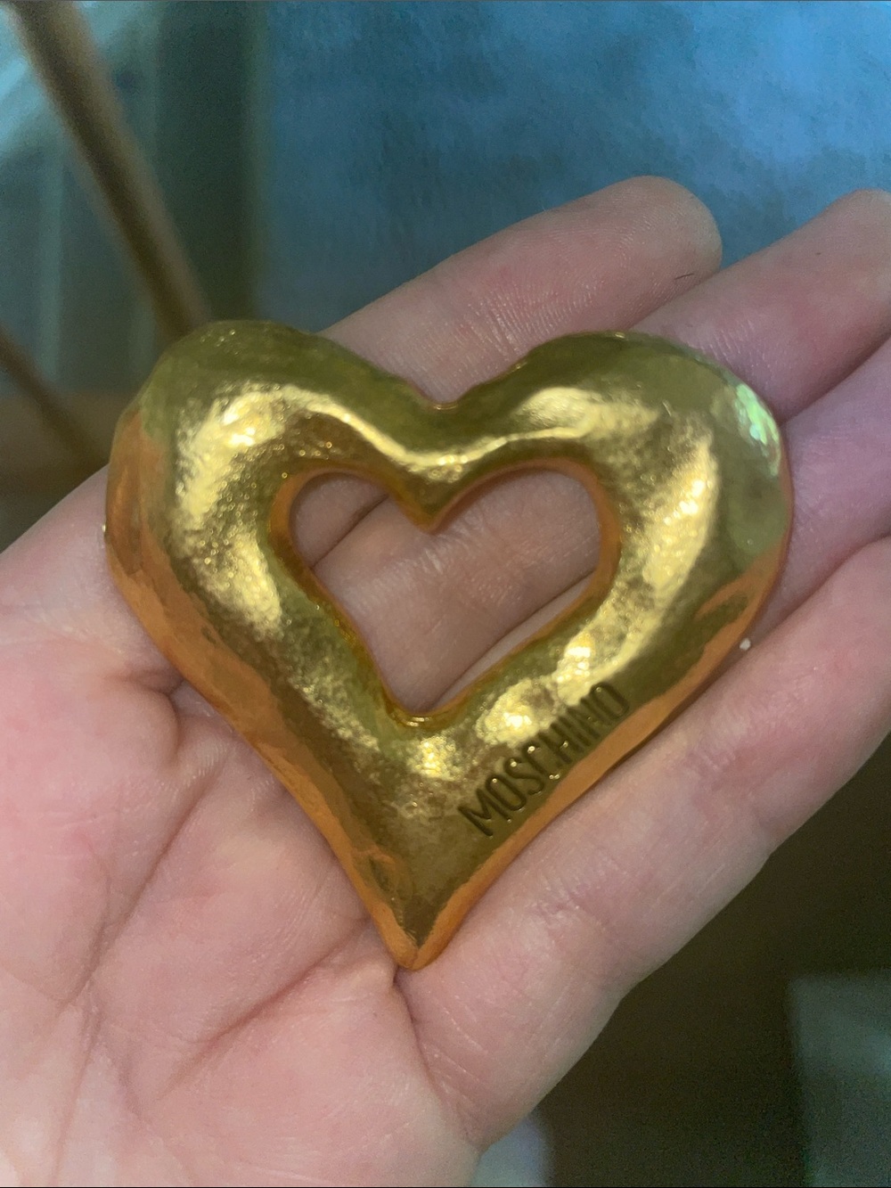 Preowned vintage Gold Heart Shaped Metal brooch - MOSCHINO